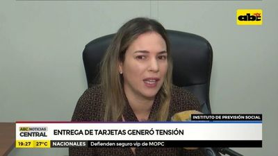 Entrega de tarjetas de débito genera tensión en IPS - ABC Noticias - ABC Color