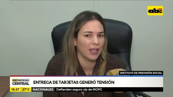 Entrega de tarjetas de débito genera tensión en IPS - ABC Noticias - ABC Color