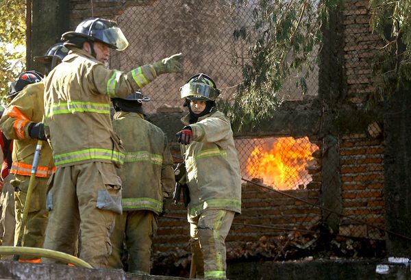 Gran incendio se produjo en zona del Mercado 4