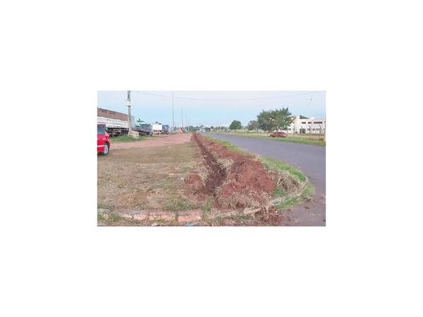 Trinchera para evitar cruce de frontera crea controversia