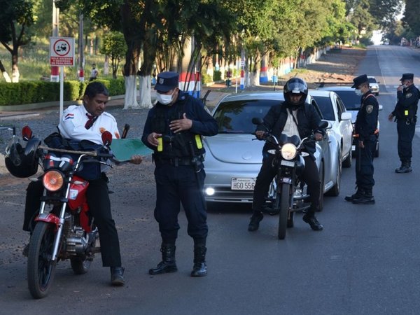 Acevedo pide aumento de bonificación para policías que trabajan en la calle