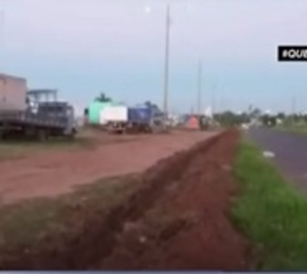 Cavan zanja en frontera con el Brasil para evitar paso vehicular - Paraguay.com