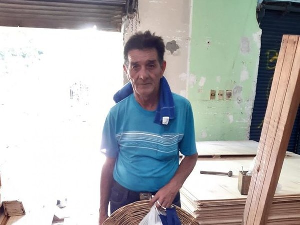 Policías tiraron al piso sus chipas y le sacaron la recaudación del día