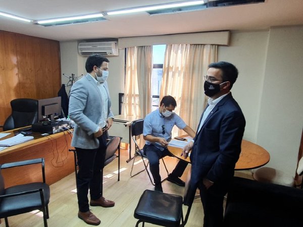 Fiscalía allana Petropar tras polémica compra de agua tónica para combatir el Covid-19