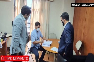 Fiscalía allana Petropar tras supuesta sobrefacturación | Noticias Paraguay
