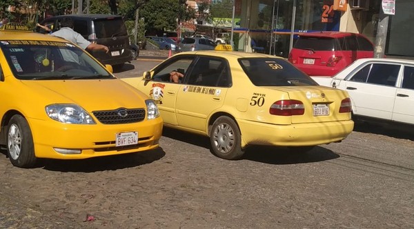Taxistas protagonizan incidentes contra conductores de Uber