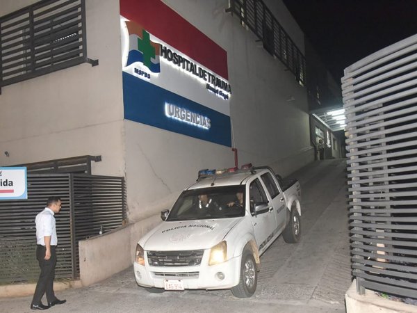 Discutió con su pareja y le clavó en la mano