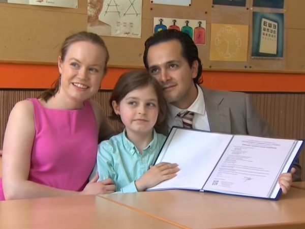 Niño de ocho años rumbo a la universidad