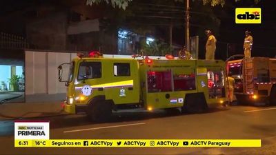 Incendio en depósito en San Vicente - ABC Noticias - ABC Color