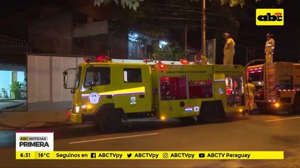 Incendio en depósito en San Vicente - ABC Noticias - ABC Color