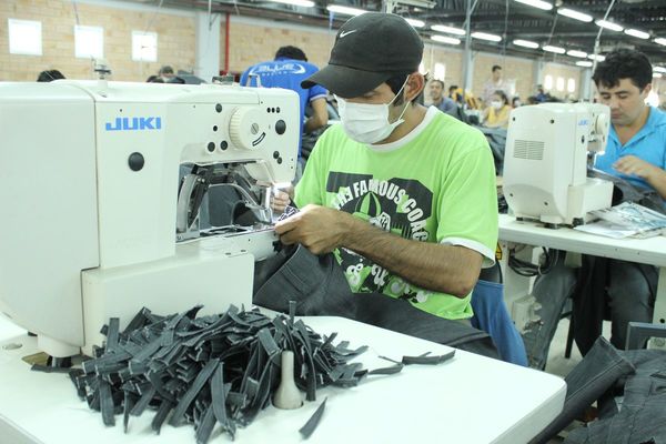 Empresas optan por reducir salario y mantener empleos