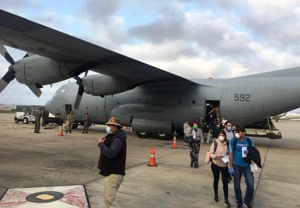 Operativo humanitario permite retorno de 5 paraguayos desde Venezuela y Uruguay