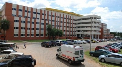 Personal de blanco del Clínicas denuncia precariedades, contagios y maltrato por parte de los jefes del centro asistencial - Informate Paraguay