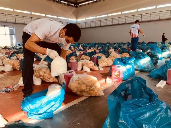 Distribuyen kits de alimentos a trabajadores del deporte - Paraguay Informa