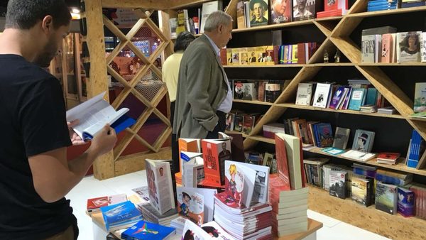 Editoriales piden socorro al Estado