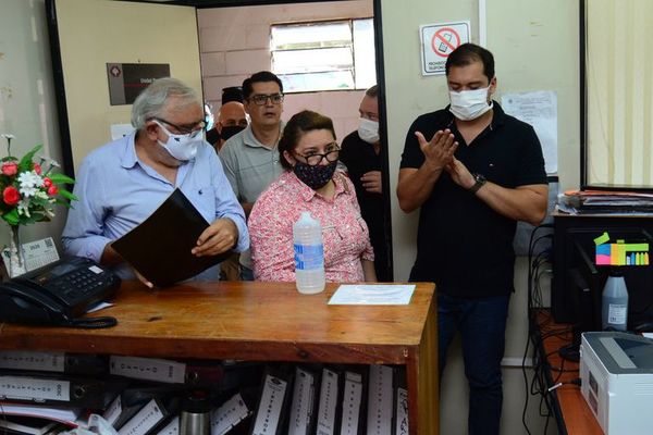 Prieto se pone a disposición de Fiscalía ante denuncias en su contra - ABC en el Este - ABC Color