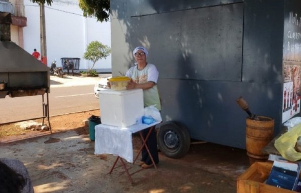En Canindeyú, docente vende empanadas para cubrir gastos - Paraguay Informa