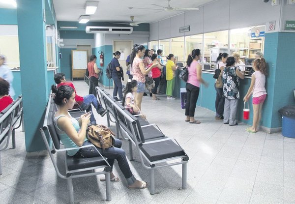 Asegurados no consiguen medicamentos, pero IPS derrocha dinero en licitaciones - Paraguay Informa