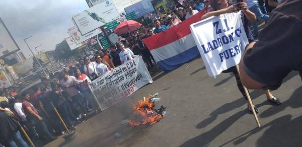 Ciudad del Este se moviliza y pide cárcel para el clan ZI - Paraguay Informa