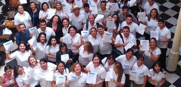Más de 700 becarios han retornado al país - Paraguay Informa