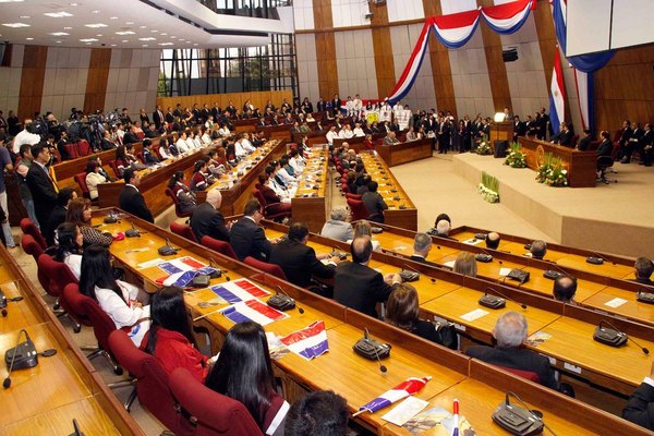 Legisladores no quieren perder el privilegio de la jubilación Vip - Paraguay Informa