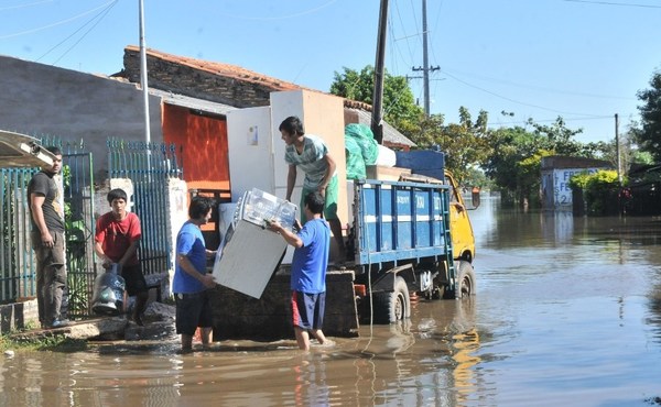 Urgen alimentos y artículos de limpieza en los refugios - Paraguay Informa