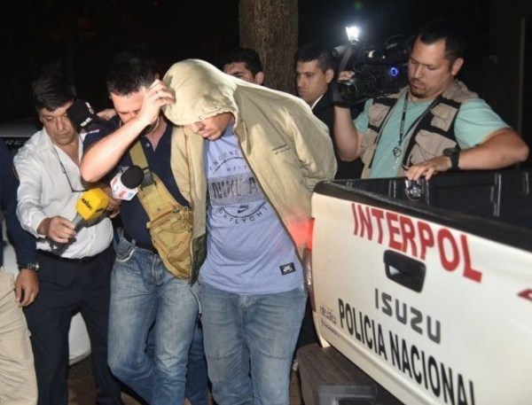Sospechoso de feminicidio llegó a Asunción y será extraditado a Argentina - Paraguay Informa