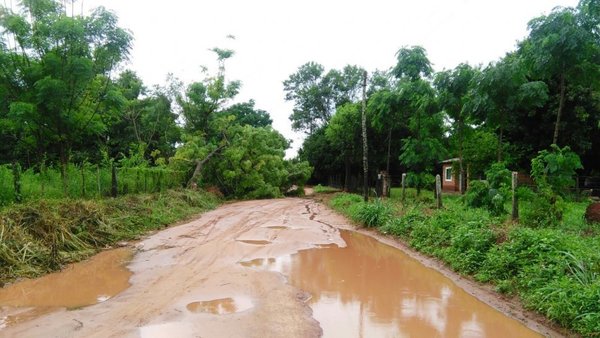 Unas 6 comunidades están aisladas en San Pedro por el mal estado de los caminos - Paraguay Informa