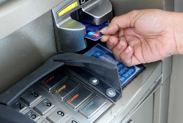 Clonadores de tarjetas roban G. 12 millones mediante extracciones y compras online - Paraguay Informa