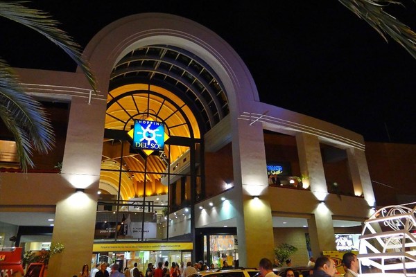 Centros comerciales tendrán horarios especiales durante las Semana Santa - Paraguay Informa