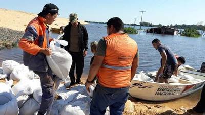 Cede el muro de contención de Villa Cangrejo y el agua golpea a Sajonia - Paraguay Informa