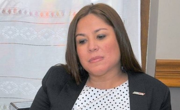 HOY / Patricia Samudio renuncia a su cargo de presidenta de Petropar