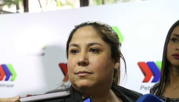 En medio de sospechas por corrupción Patricia Samudio presenta su renuncia | Noticias Paraguay