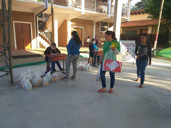 Distribuyen merienda escolar en Ayolas - Nacionales - ABC Color