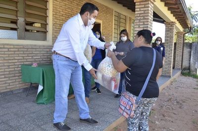 Lambaré: Directora de la Escuela República del Ecuador denuncia que no reciben kits de alimentos - Ancho Perfil - ABC Color