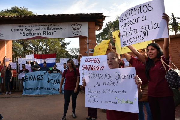 En el MEC, a la falta de maestros, se suman la merienda y gratuidad - Paraguay Informa