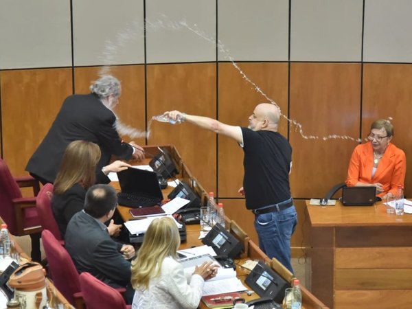Galaverna sostiene que Arnaldo Franco debe ocupar la bancada que deja Payo - Paraguay Informa
