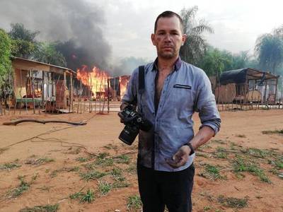 Fotógrafo de Última Hora fue agredido por policías durante el desalojo - Paraguay Informa