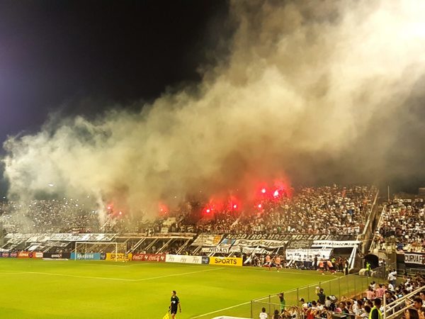 Hinchas apoyan jugar el Superclásico en el Defensores - Paraguay Informa
