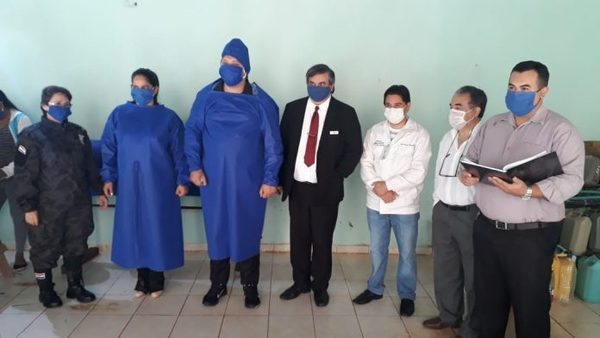 Desde la cárcel de PJC Confeccionan equipos de protección para médicos - Paraguay Informa