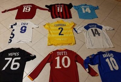 Futbolista subasta camisetas para ayudar a familias necesitadas de Luque - Paraguay Informa