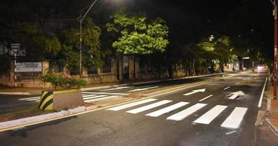 Comuna capitalina realiza trabajos nocturnos de señalización de calles