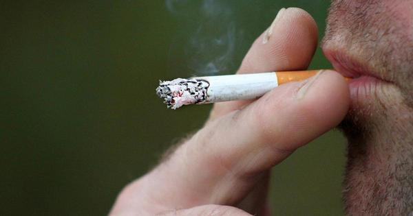 Advierten que fumar aumenta el riesgo de contraer una forma grave de Covid-19