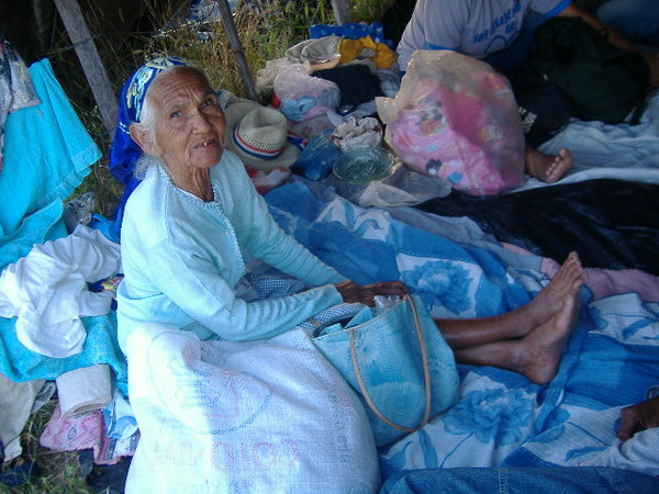 Luchadora por la tierra de Casado necesita ayuda de la gente para conseguir prótesis