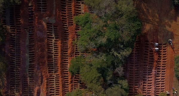 Covid-19: Fosas comunes en Brasil ante el colapso de cementerios