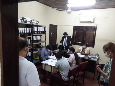 Fiscalía allana Comuna de Quiindy tras denuncia de sobrecostos 
