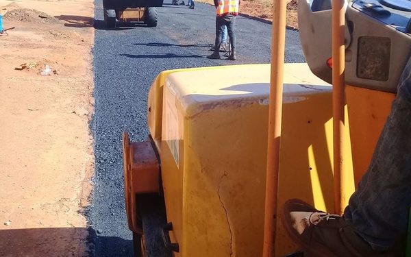 Comuna de CDE repara avenida Julio César Riquelme