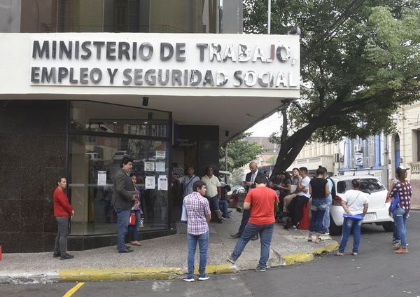Casi 6.000 empresas comunicaron suspensiones de contratos - Nacionales - ABC Color