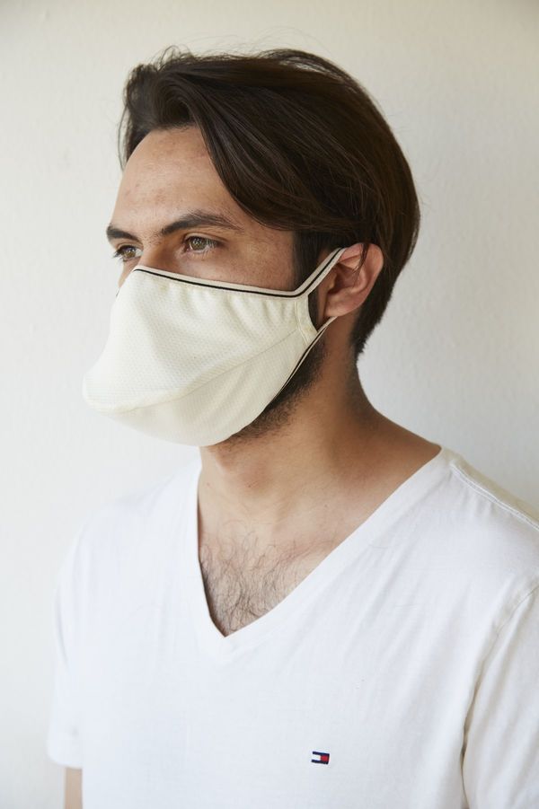 Ofrecen mascarillas impresas en 3D y con fibras de cobre