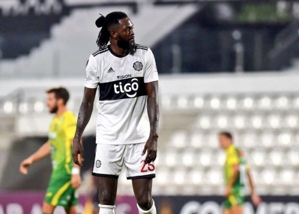 Adebayor anuncia su retorno al país